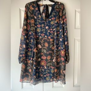 BCBGeneration, pretty, flowy dress. Sheer & lined. Excellent Condition